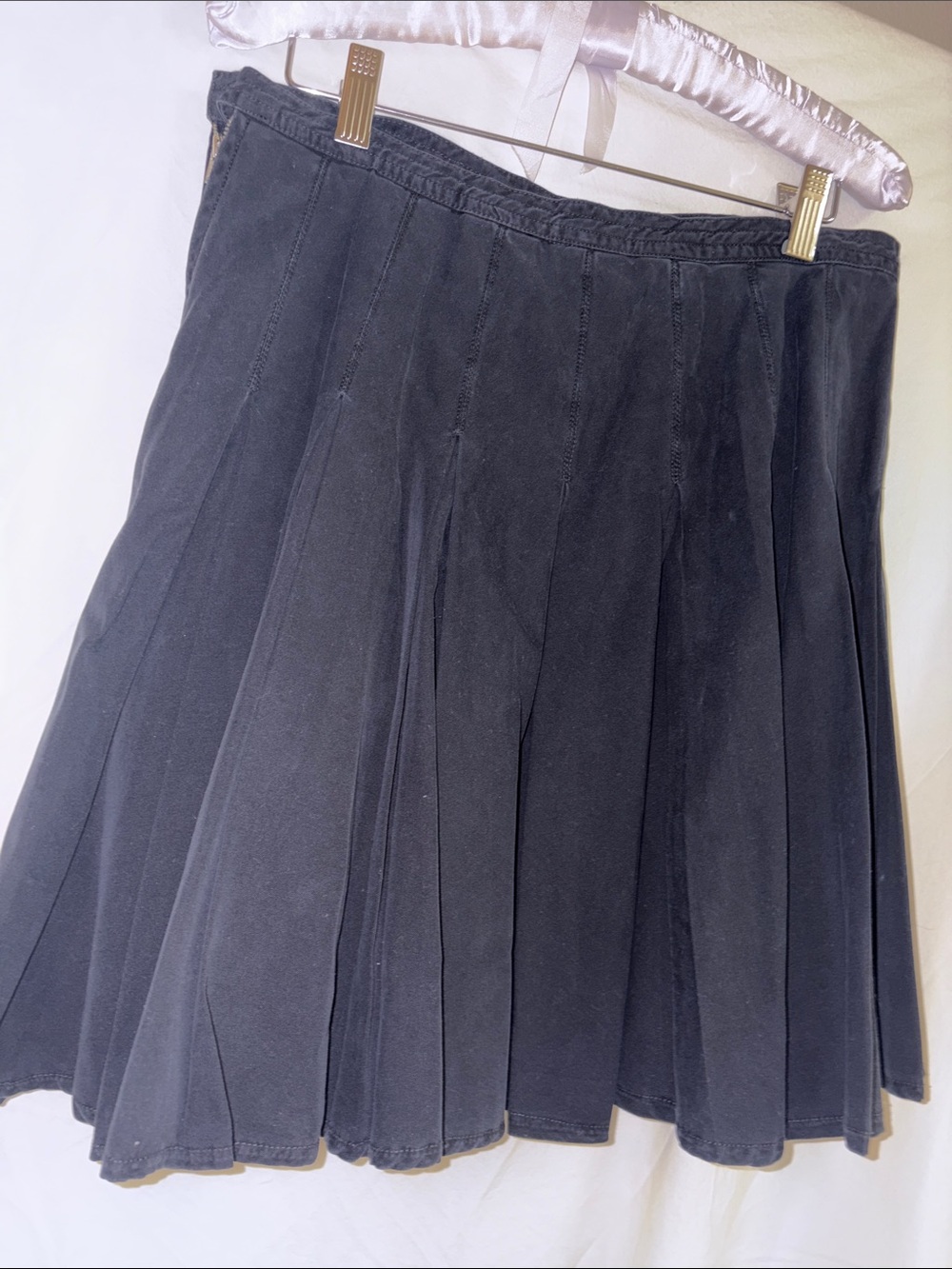 DKNY dark blue  Jeans with White Label size 10 pleated skirt